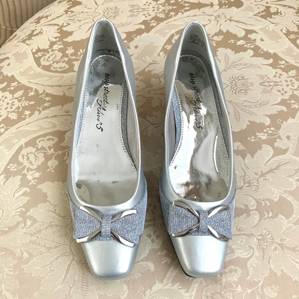 Easy Street Rejoice Kitten Heel Bow Pump in Silver/Glitter